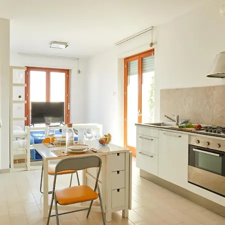 Apartamento Moderno Monolocale In Citta Con Parcheggio Privato